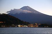 步道上看富士山