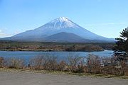 精進湖與富士山