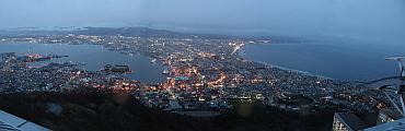 雨中的函館山夜色
