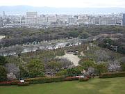 天守閣上俯瞰大阪城公園